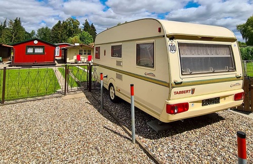 Neukalen RV Rental | Camping Glück an der Peene - Boathouse and caravan