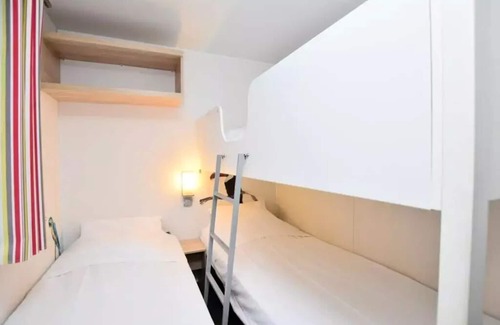 Thiviers House | Camping Le Repaire * - 3 bedroom mobile home + Mezz - 043 - Covered terrace for 9 people