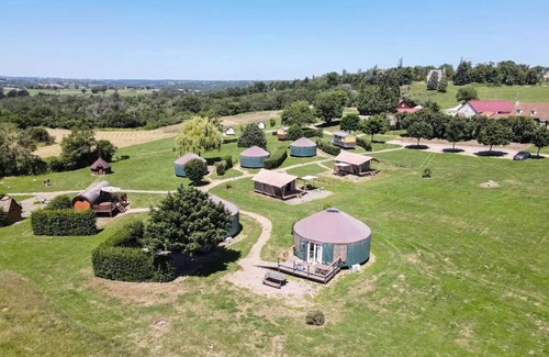 Target House | Camping maeva Escapades Domaine des Grandes Côtes * - Lodge des Bois 2 Rooms 2/4 People (2 adults + 2 children under 12 years old) Air-conditioned + Jacuzzi