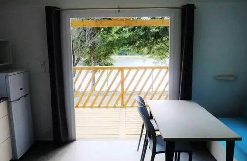 Champagnac-le-Vieux House | Campsite La Chanterelle* - Mobile Home Loggia Bay 3 Rooms 4 People facing the lake