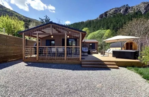 Orpierre Ski Chalet | Campsite Les Princes d'Orange * - Chalet Exception SPA - 3 bedrooms including 2 master bedrooms - sheets, towels and plancha 8 persons