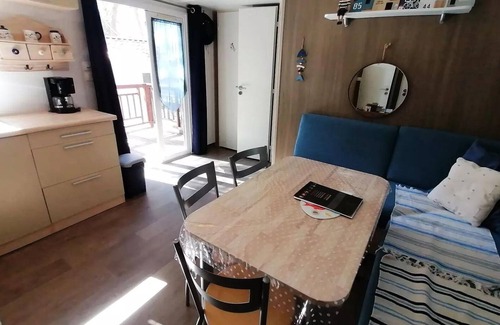 Castelnau-de-Guers House | Campsite Residential La Pinède * - Oceane COMFORT -2 bedrooms 27m2- *Clim, terrace, TV* 4 persons