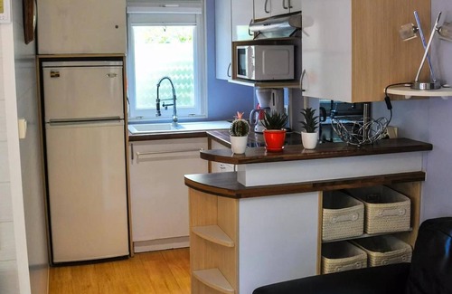 Castelnau-de-Guers House | Campsite Residential La Pinède * - Savanah COMFORT -2 bedrooms 30m2- *Clim, terrace, TV* 4 persons