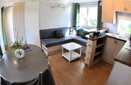 Castelnau-de-Guers House | Campsite Residential La Pinède * - Florès COMFORT -2 bedrooms 30m2- *Clim, terrace, TV* 4 persons