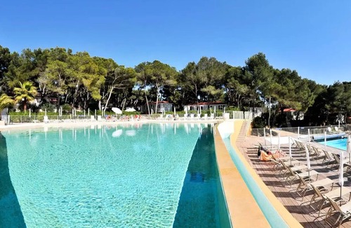 Castelnau-de-Guers House | Campsite Residential La Pinède * - Sumba CONFORT-2 bedrooms 32m2- *Clim, terrace, TV* 4 persons