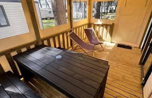 Paimboeuf House | Campsite Ushuaia Villages the Estuary * - Mobil home Comfort plus - 27m2 - 2 bedrooms + convertible - covered terrace 4 to 6 people - 4 pers. included in the tariff