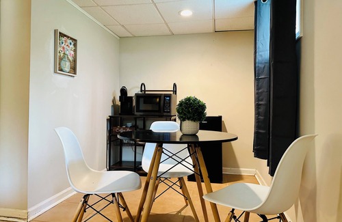 Cherry Hill Apartment | Campu's Basement Studio w/private entrance
