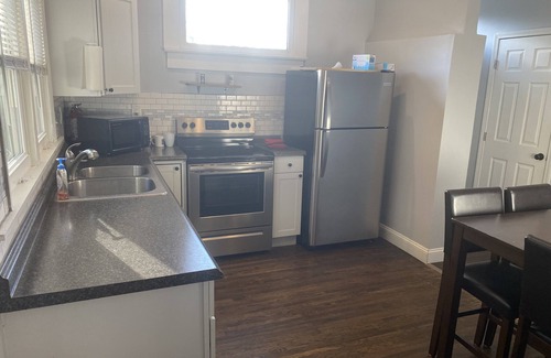 Columbus House | Campus Crest A (Cozy 2 bdrm Near Campus Townhouse)