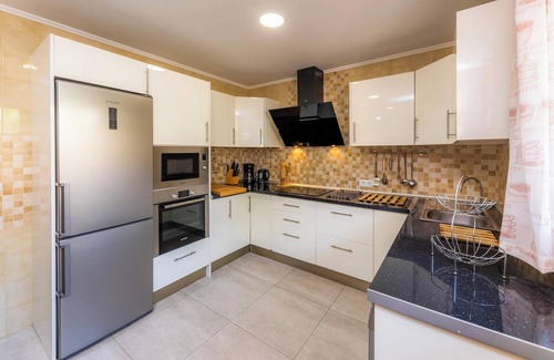 Es Pelats Apartment | "Can Caragol" Holiday Apartment with Private Terrace, A/C & WiFi