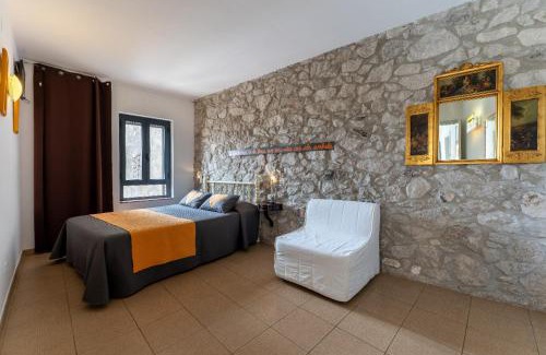 Torroella de Fluvia House | Can Salva amb Jacuzzi privat