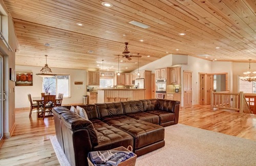 Country Club Estates House | Can't Refuse the Redwood Refuge! - Pool table and foosball