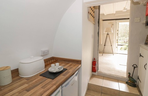 Jackfield Cottage | CANAL COTTAGE, romantic, character holiday cottage in Coalport