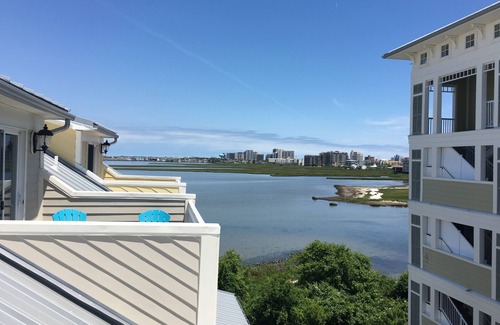 Sunset Island House | Canal Front Townhouse with Breathtaking Sunset Views of the Bay