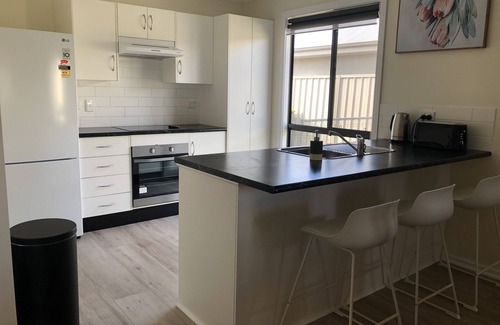 Kingscote House | CandE on Wheelton-Centrally Located Holiday Getaway Home in Kingscote!