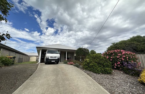 Kingscote House | CandE on Wheelton-Centrally Located Holiday Getaway Home in Kingscote!
