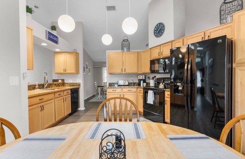 Spring Hill House | Candida's Retreat, 3-bedroom home with WiFi, AC, Heated Pool, on the 7th tee.