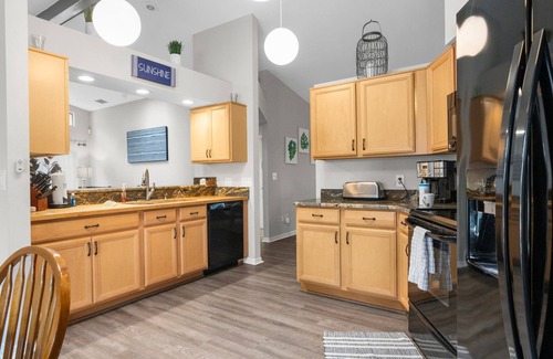 Spring Hill House | Candida's Retreat, 3-bedroom home with WiFi, AC, Heated Pool, on the 7th tee.
