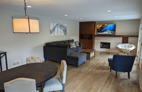 Danbury House | Candlewood Lake -Family Getaway, Lakefront 3775 sqft Home