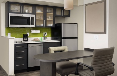 Alexandria West Hotel | Candlewood Suites Alexandria West by IHG