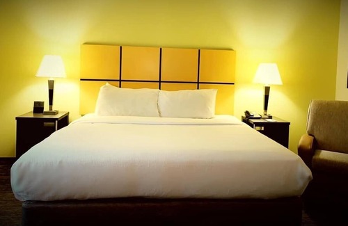 Pricedale Hotel | Candlewood Suites Belle Vernon by IHG