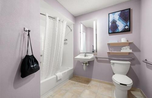 Bordentown Hotel | Candlewood Suites Bordentown-Trenton by IHG