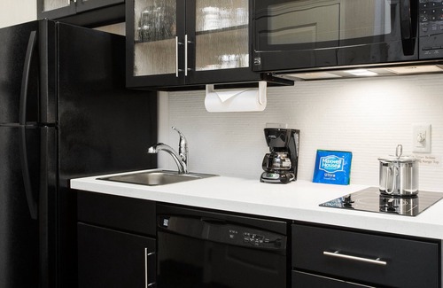 Mercer Hotel | Candlewood Suites Grove City - Outlet Center by IHG