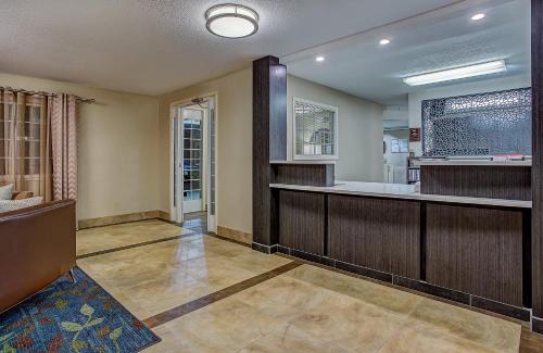 Watterson Park Hotel | Candlewood Suites Louisville Airport by IHG