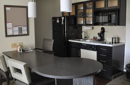 Watterson Park Hotel | Candlewood Suites Louisville Airport by IHG