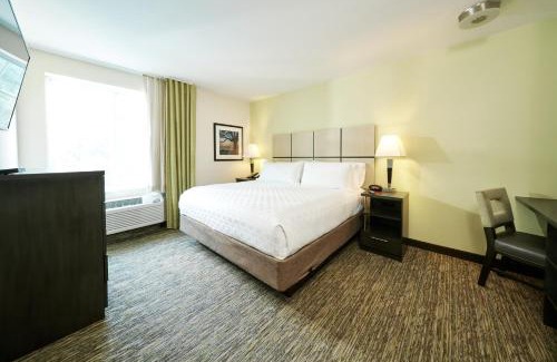 Midland Hotel | Candlewood Suites Midland by IHG