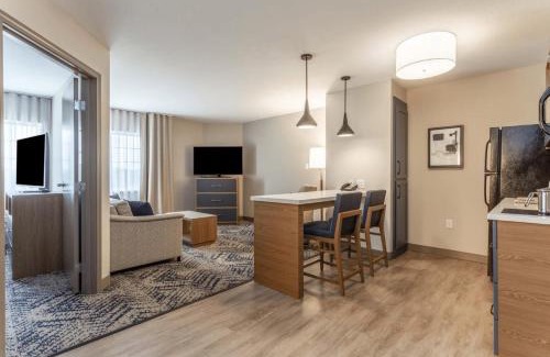 O'Fallon Hotel | Candlewood Suites Ofallon, Il - St. Louis Area by IHG