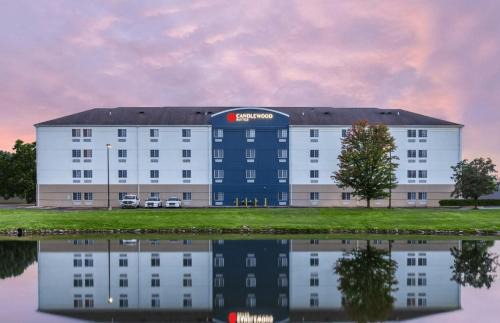 O'Fallon Hotel | Candlewood Suites Ofallon, Il - St. Louis Area by IHG