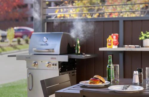 Orange Hotel | Candlewood Suites Orange by IHG