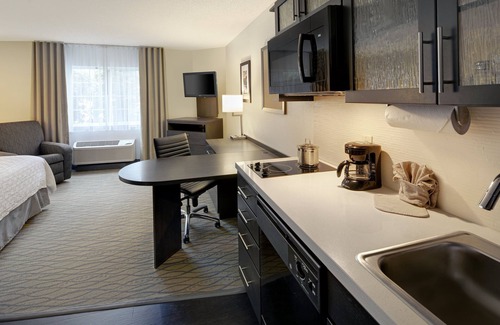 Rogers Hotel | Candlewood Suites Rogers/Bentonville by IHG