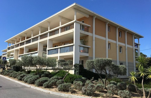 La Croix des Gardes Apartment | Cannes - Cannes Grand Parc - Les Hibiscus - F2 (50m *) Terrace (20m *) Garage