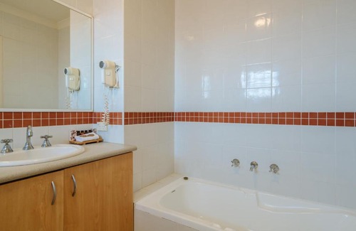 Mount Pleasant Apartment | Canning Bridge Auto Lodge