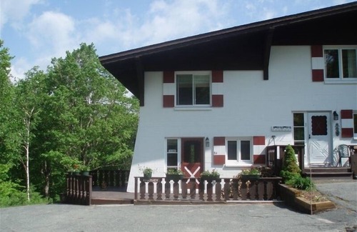 Franconia House | Cannon Mountain/Mittersill Ski Village - As Close To The Slope As You Can Get!