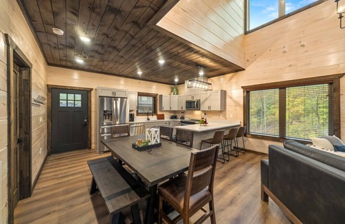 Pigeon Forge Cabin | Can’t Bear to Leave It | Smoky Mtn Getaway