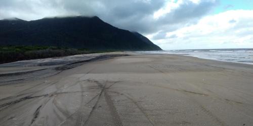 Iguape House | Cantinho PeterVan - 50 metros da Praia da Juréia