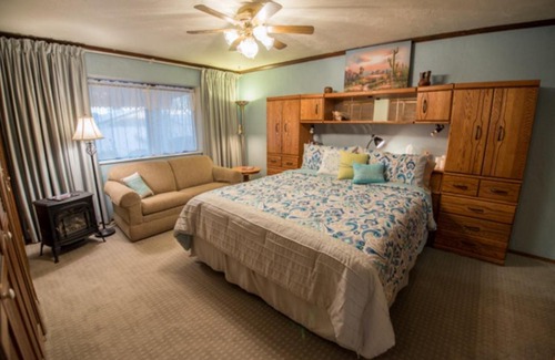 Page Bed & Breakfast | Canyon Colors Bed and Breakfast