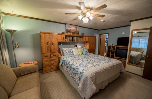 Page Bed & Breakfast | Canyon Colors Bed and Breakfast