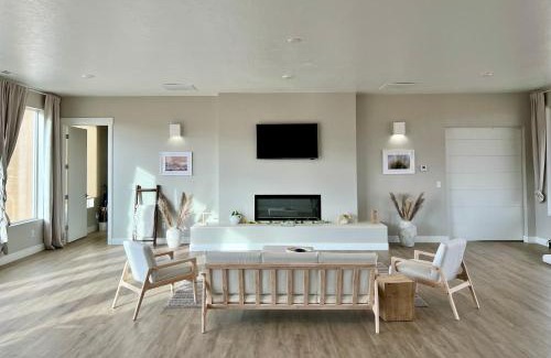 Big Water House | Canyon Mesa Haven, Luxury Stay near Lake Powell