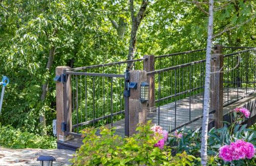 Jasper House | Canyon View Treehouse- Relaxing Getaway in Jasper with an Amazing View