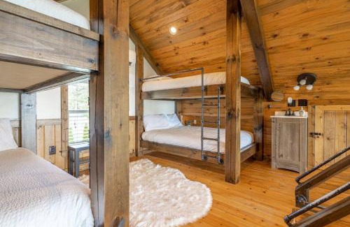 Jasper House | Canyon View Treehouse- Relaxing Getaway in Jasper with an Amazing View