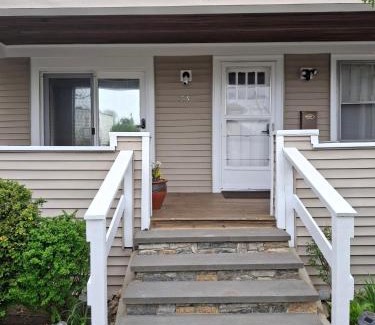 Hyannis House | Cape Cod Hyannis Rendezvous'