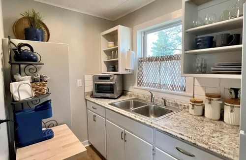 Grove Cottage | Cape Cod Style on Grand Lake - Romantic Honeymoon Cottage w/Hot tub #11