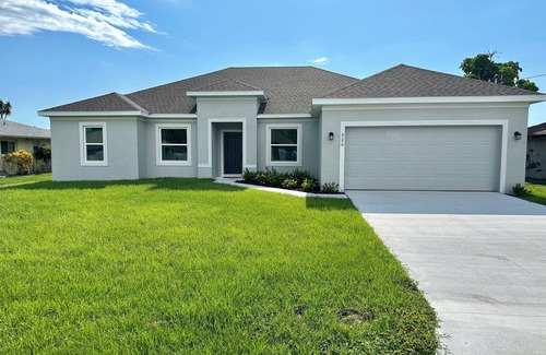 Lochmoor Waterway Estates House | Cape Escape – 4BR Waterfront Home w/Gulf Access, 4 bdr/3 bath Cape Coral/Ft. Myers Home