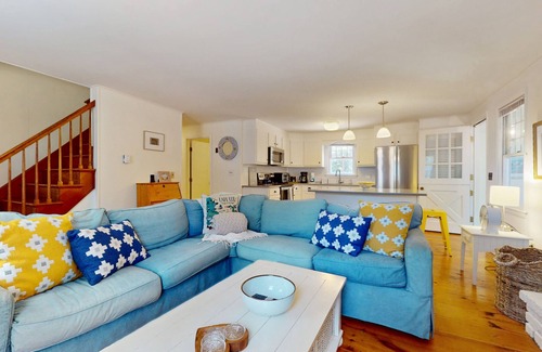 North Eastham House | Cape Getaway -walk to restaurants & shops, near bay & ocean beaches & rail trail
