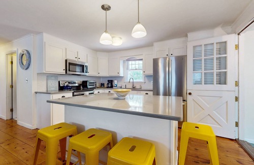 North Eastham House | Cape Getaway -walk to restaurants & shops, near bay & ocean beaches & rail trail