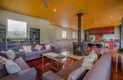 Lower Moira House | Cape Horn Vineyard 5 Bedroom Riverfront House on Working Vineyard