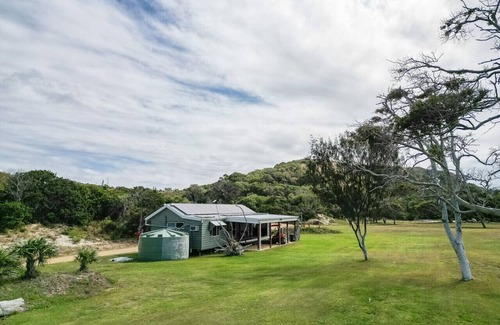 Curtis Island House | Cape Keppel Beach Cottage 3